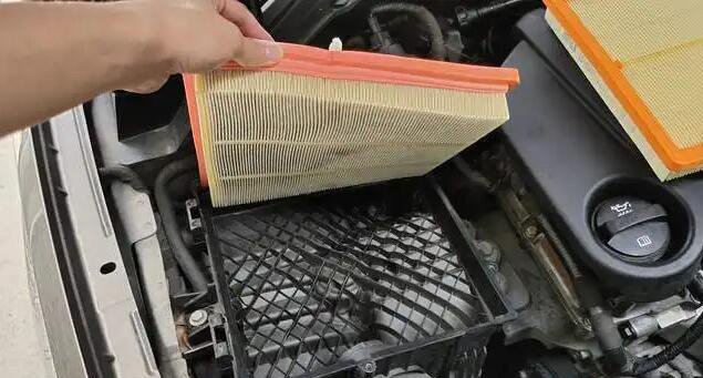 How to replace the air filter?